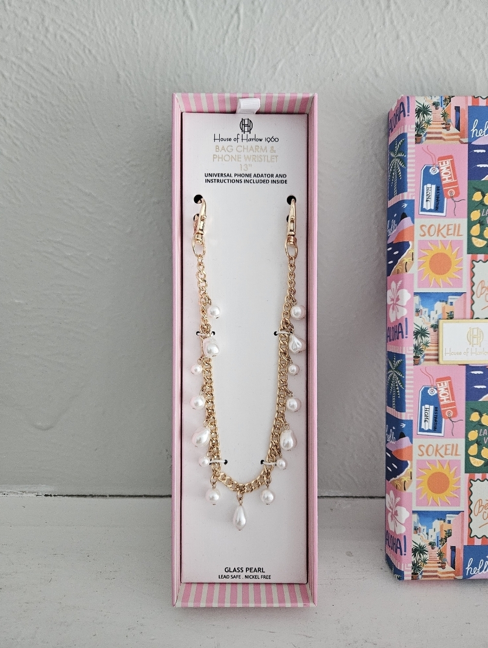 NWT House Of Harlow 1960 Gold Chain With Glass Pearl Universal Phone Wristlet - Picture 2 of 7